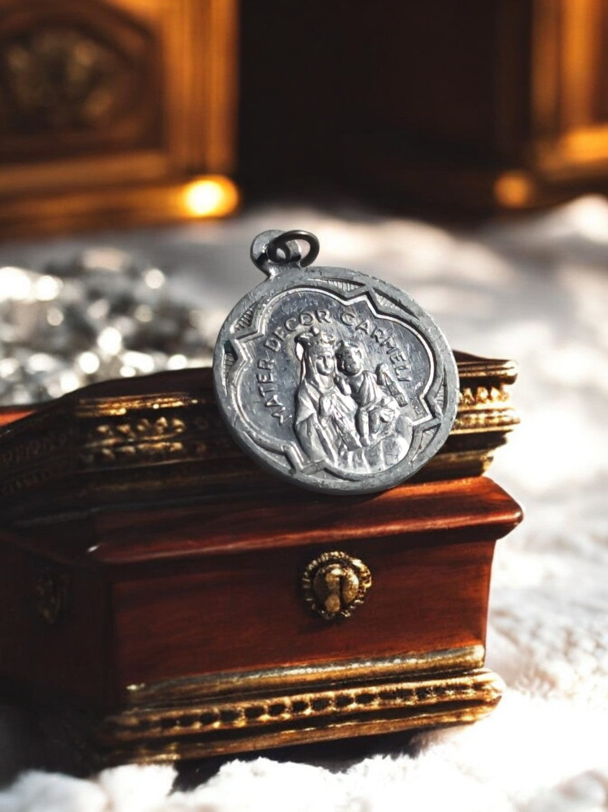 Médaille religieuse catholique vintage métal, Vierge à l'Enfant, ronde