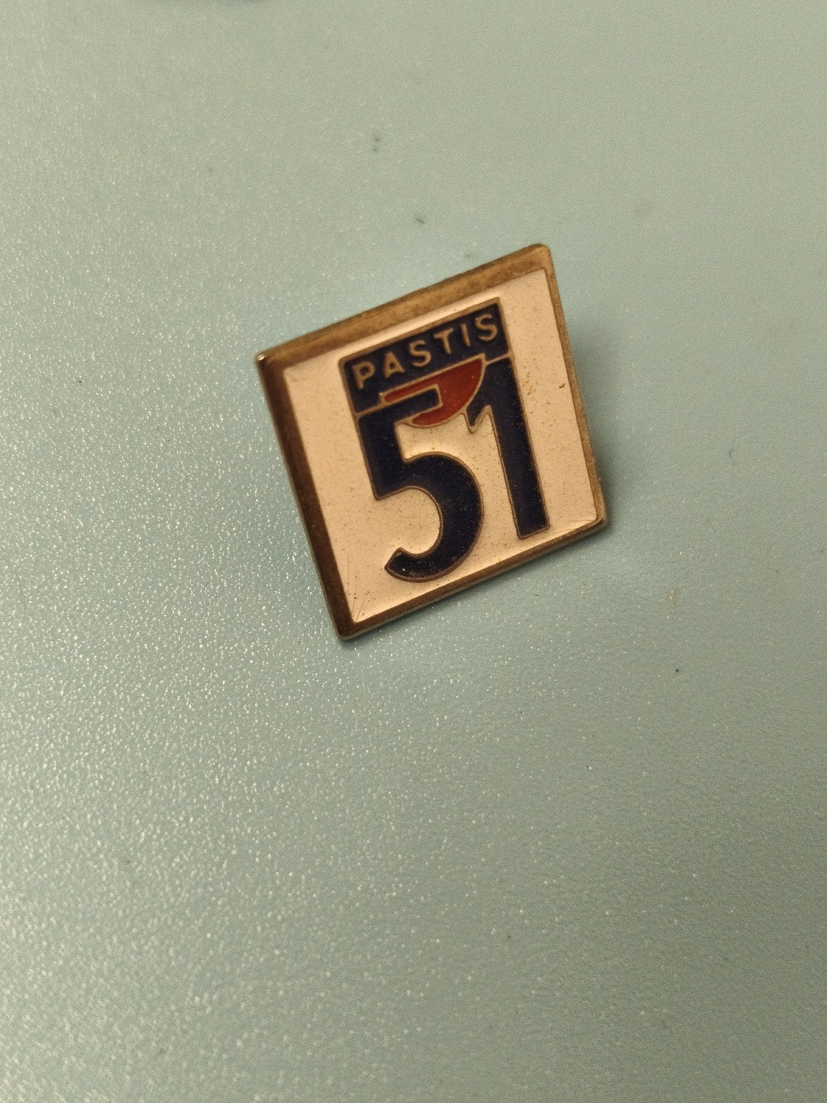 Vintage pin's Pastis 51 carré publicitaire collection bar ancien