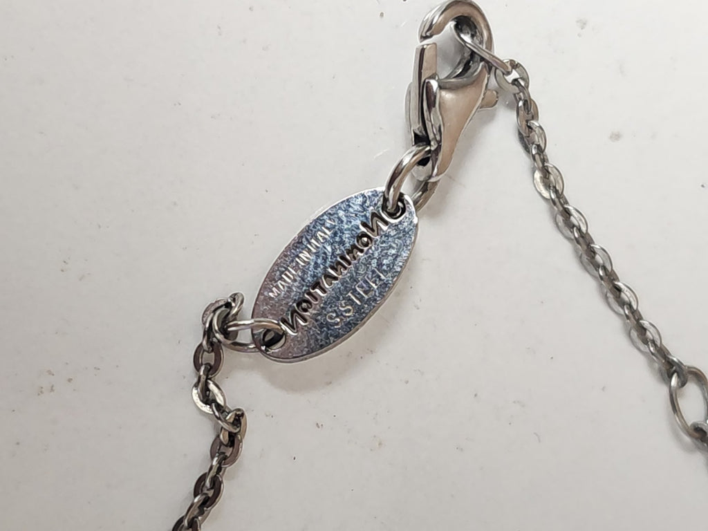 Collier pendentif signé Nomination, bijou d'occasion élégant pour femme