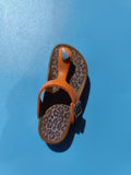 Ancien briquet publicitaire sandalette orange motif léopard vintage à tester