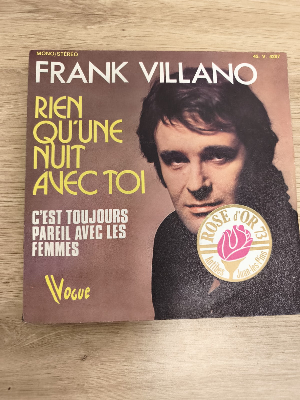 Vinyle 45 tours Frank Villano Rien qu?une nuit avec toi, pochette marron, Vogue
