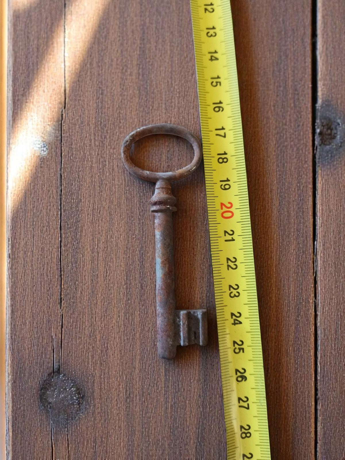 Clé ancienne fer forgé XIXe style manoir château rouille patine déco vintage