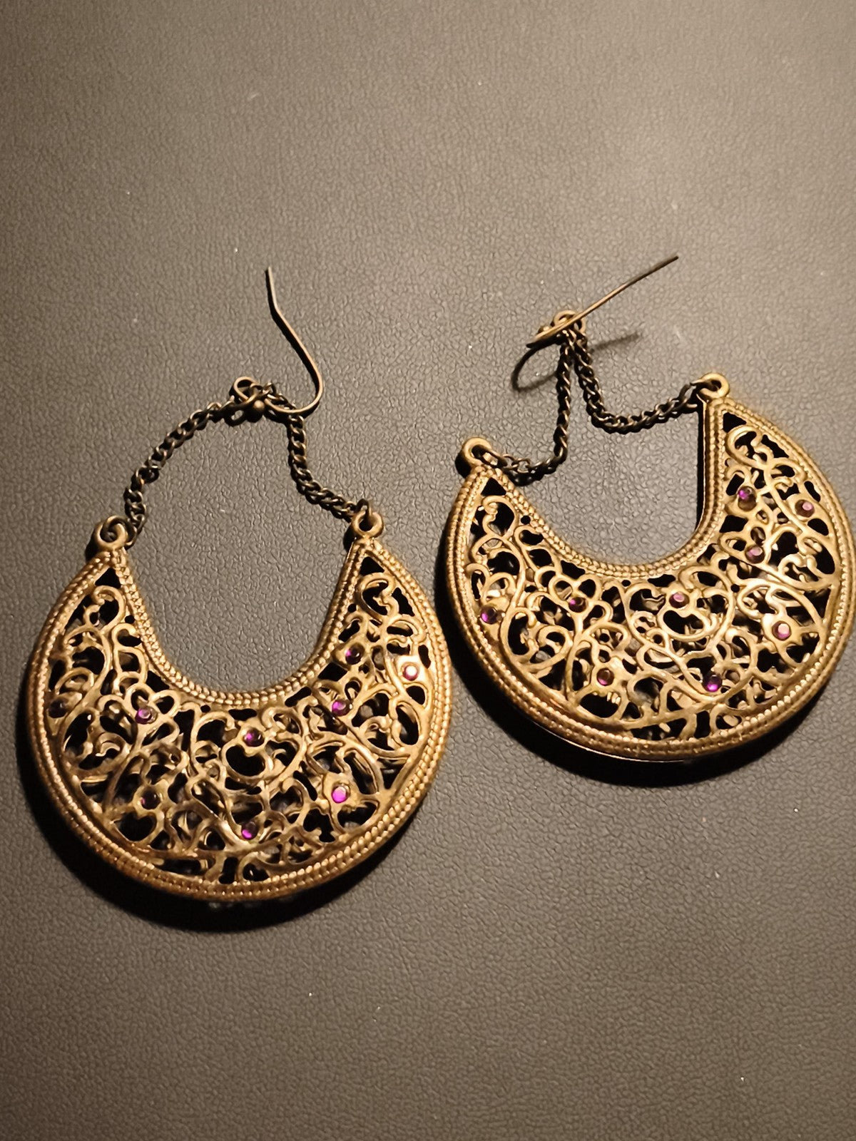 Boucles d'oreilles anciennes fantaisie filigrane doré style oriental pierres vio