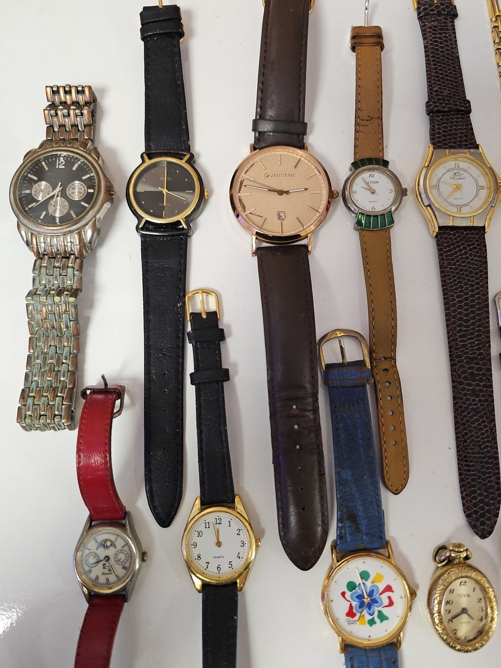 Lot montres anciennes vintage à restaurer, pièces horlogerie rétro non testées
