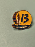 Pin's vintage Bouches-du-Rhône voilier émaillé jaune bleu collection nautique