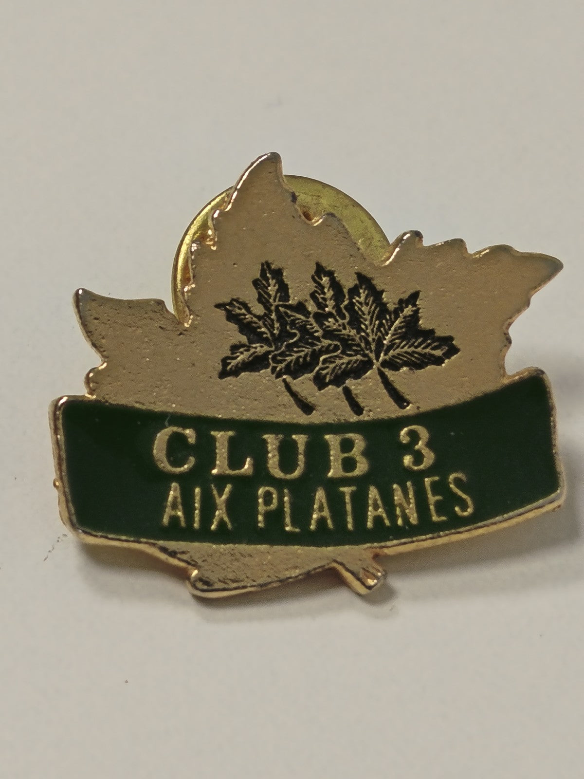 Vintage pin's Club 3 Aix Platanes ancien badge rétro collection France