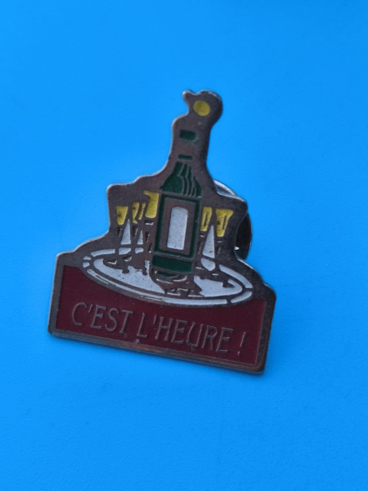 Vintage pin's C'est l'heure bouteille apéritif collection rétro (Ref 8)