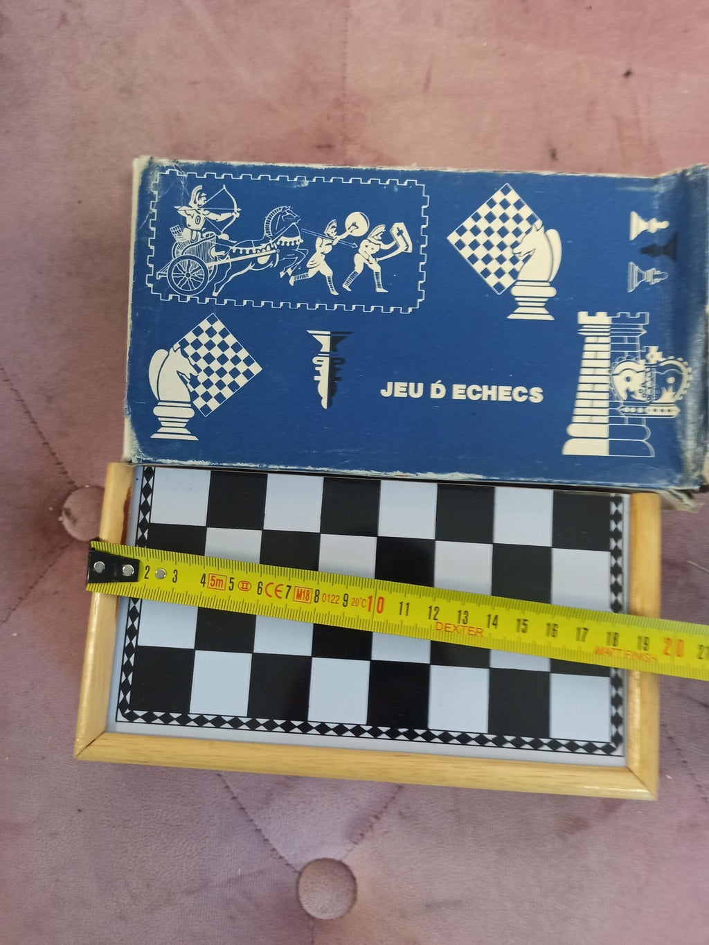 Jeu d'échecs ancien vintage format compact, échiquier bois, rétro