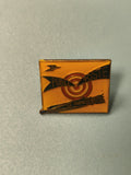 Pin's vintage La Poste carré jaune cible logo ancien collection philatélie