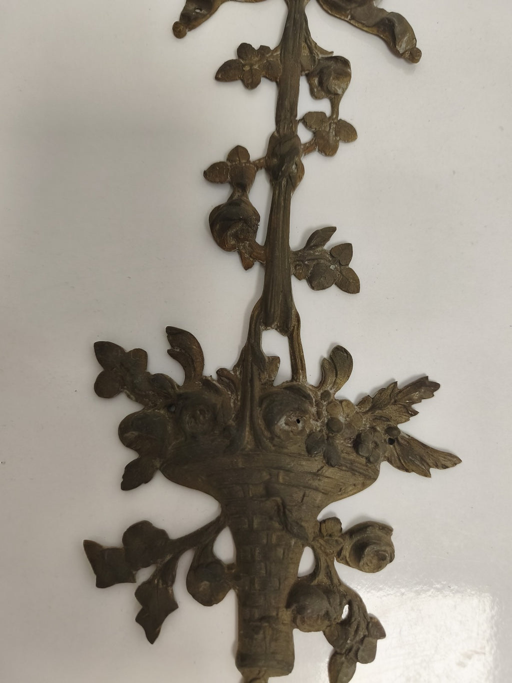 Ancien ornement bronze panier fleurs style Louis XVI déco applique ruban