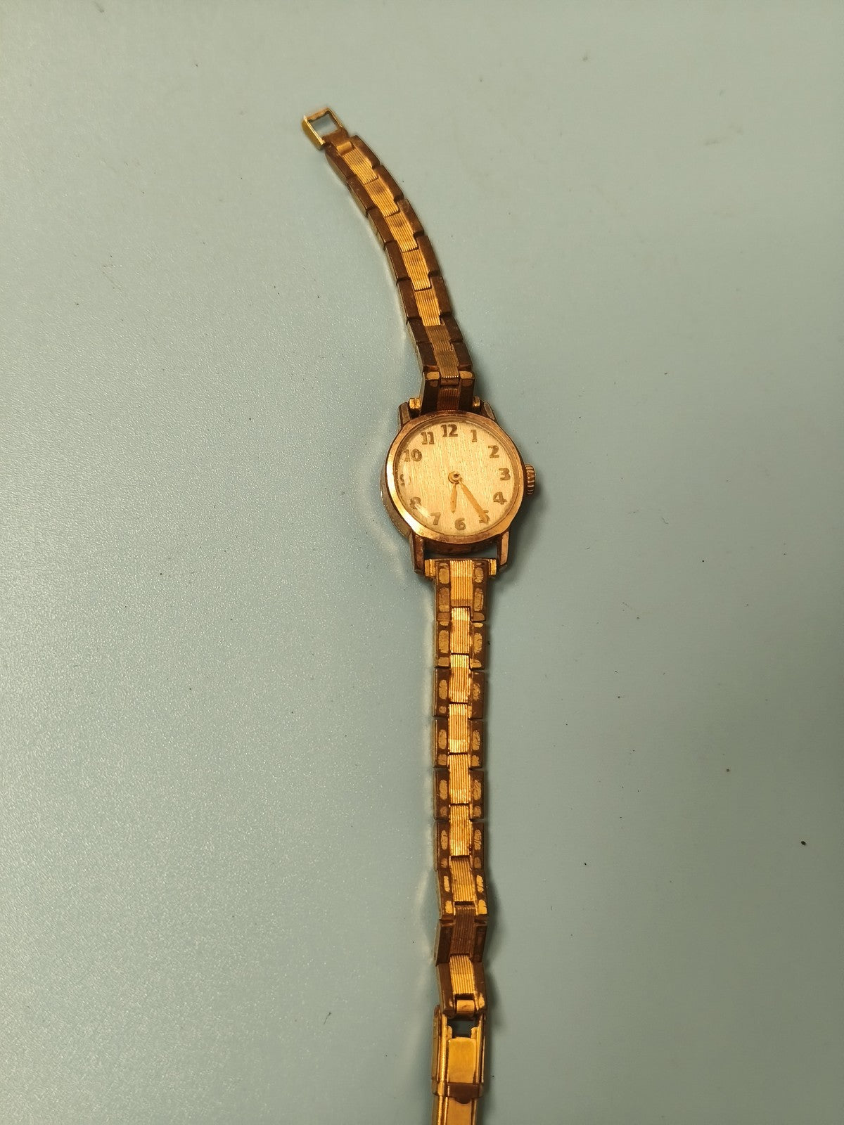 Montre femme vintage plaquée or Ancienne, montre-bracelet rétro collection