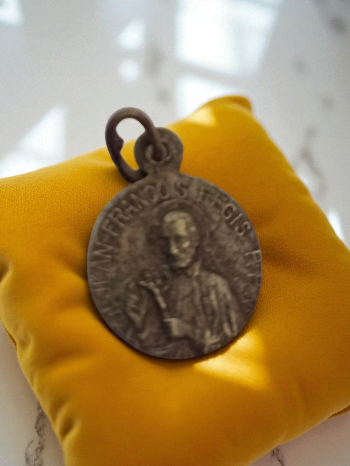 Médaille religieuse vintage Saint François Régis, aspect bronze catholique