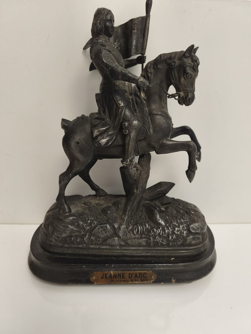 Statue ancienne Jeanne d’Arc équestre métal noirci, à restaurer, style XIXe