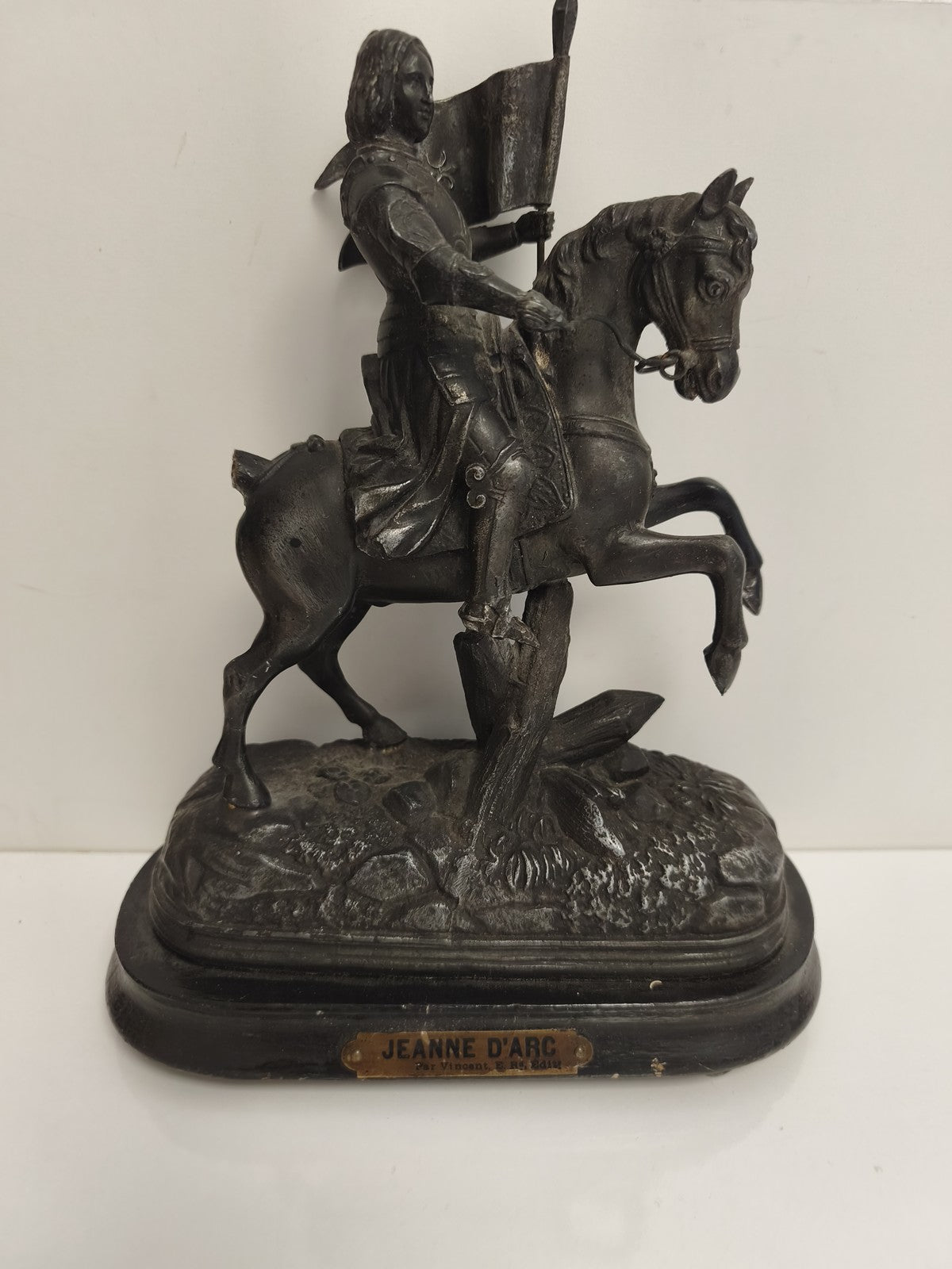 Statue ancienne Jeanne d’Arc équestre métal noirci, à restaurer, style XIXe
