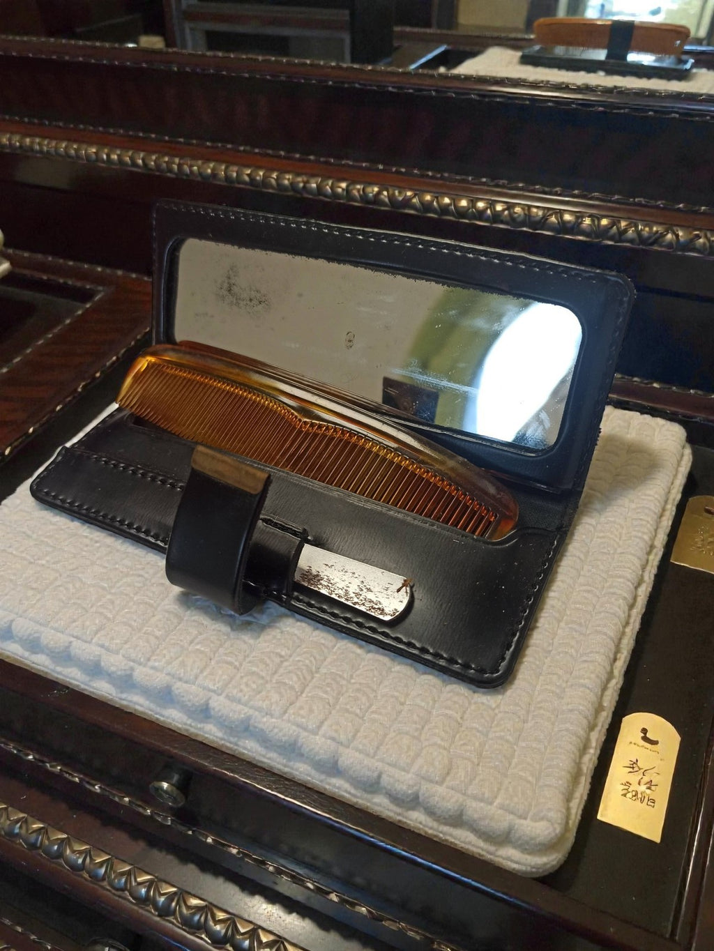 Peigne vintage années 1940 avec étui cuir miroir, marque Ancienne rétro