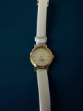 Montre femme Kate Spade New York vintage, bracelet blanc, rétro à pile
