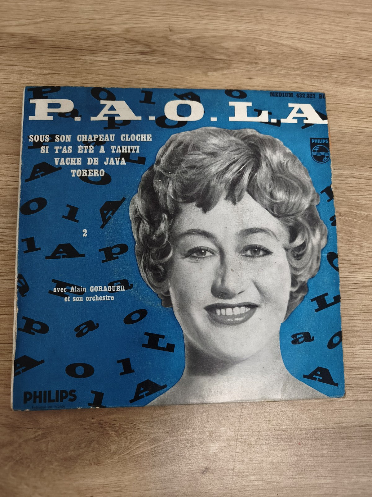 Vinyle 45T PAOLA Philips ? Sous son chapeau cloche, Alain Goraguer, pochette ble