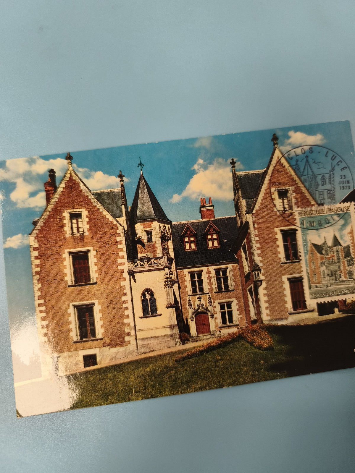 Carte postale philatélie Clos Lucé Amboise château façade timbre oblitéré