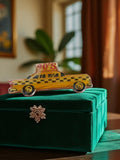Pin's taxi jaune 90's édition limitée vintage publicitaire