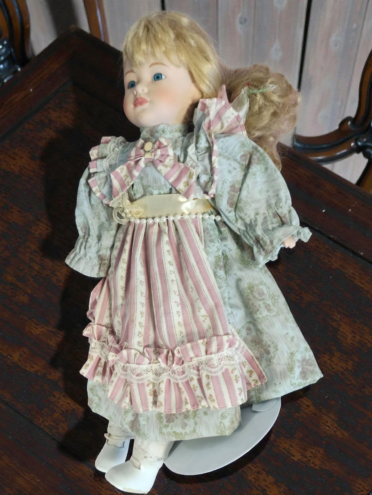 Alte Porzellanpuppe viktorianisches Kleid blond Vintage Retro Dekoration