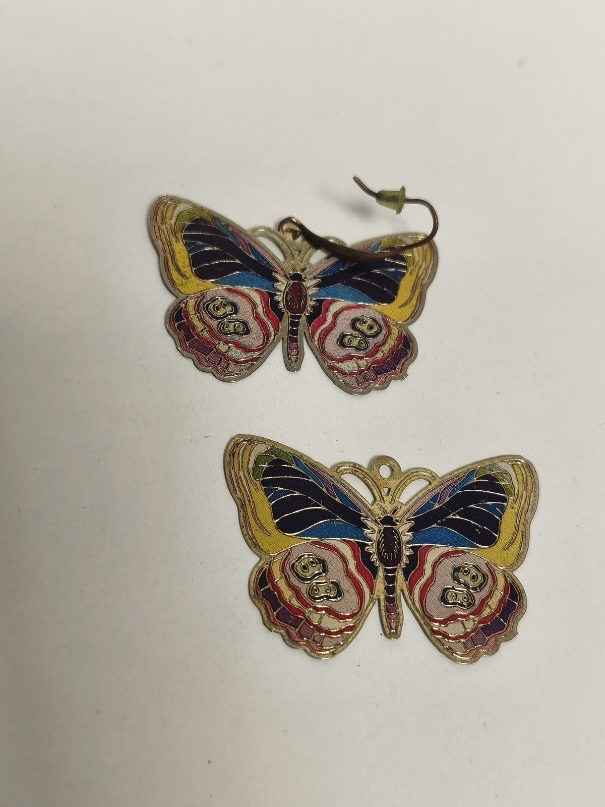 Paire de boucles d?oreilles rétro à restaurer, ancien bijou vintage collection