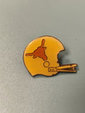 Pin's vintage football casque jaune motif taureau, collection sport rétro