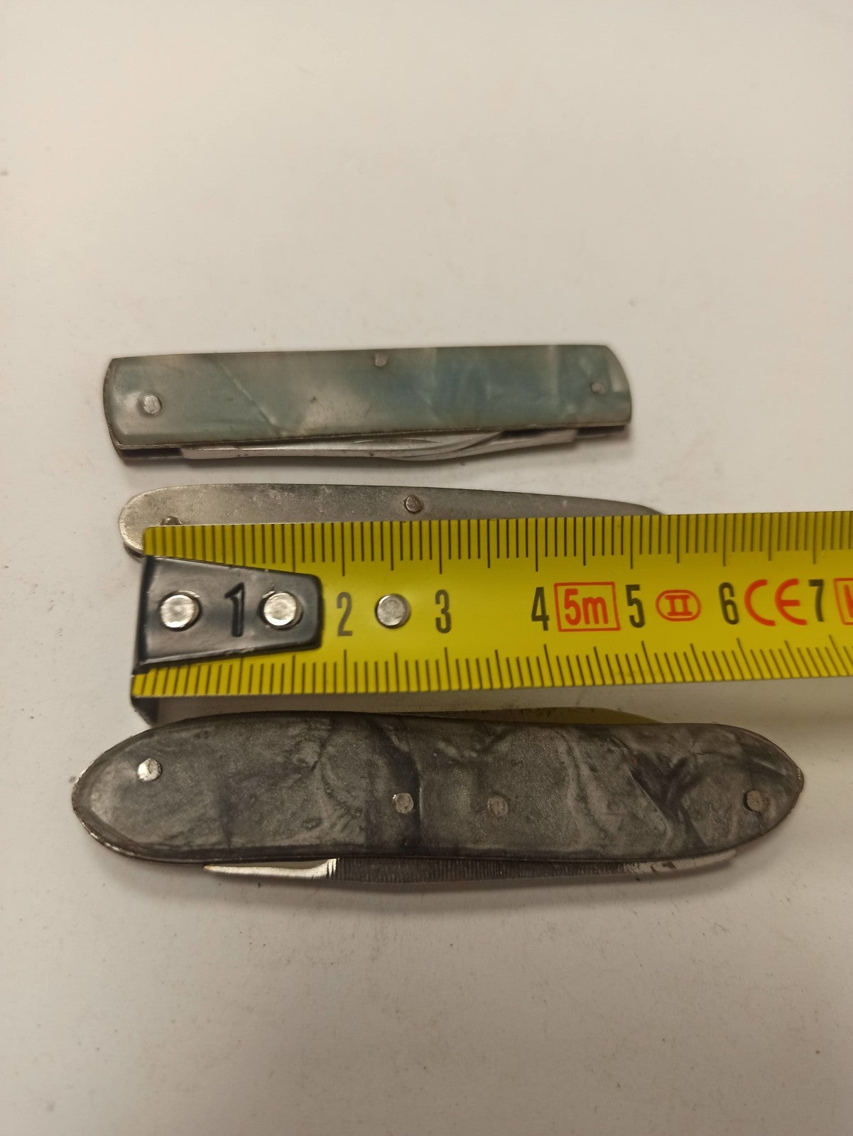 Couteaux suisses anciens vintage lot de 3 années 70 manche marbré collection