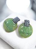 Boucles d?oreilles vintage rondes vert sculpté pavées strass style rétro ancien