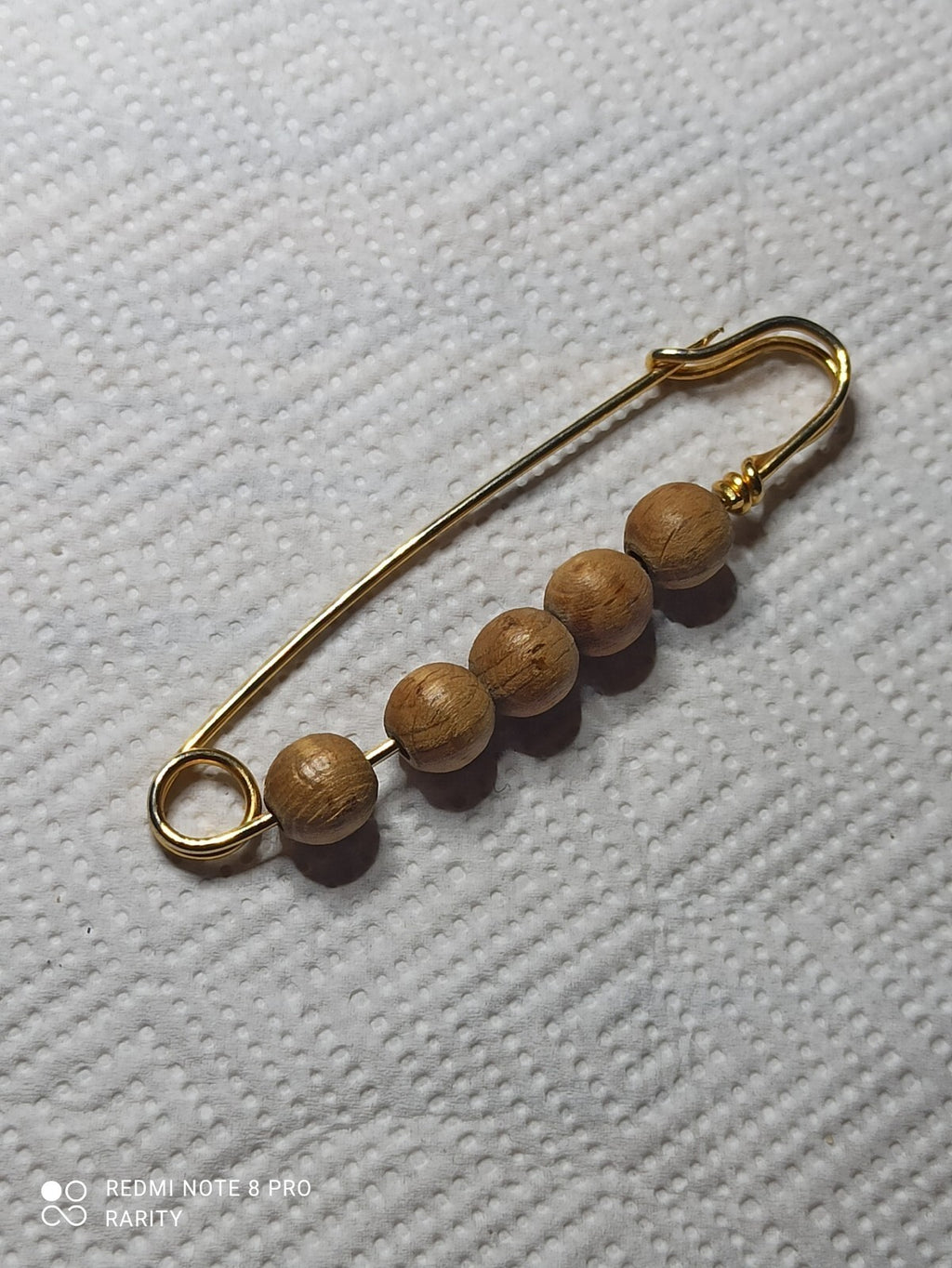 Broche épingle ancienne dorée perles bois, style vintage, métal doré