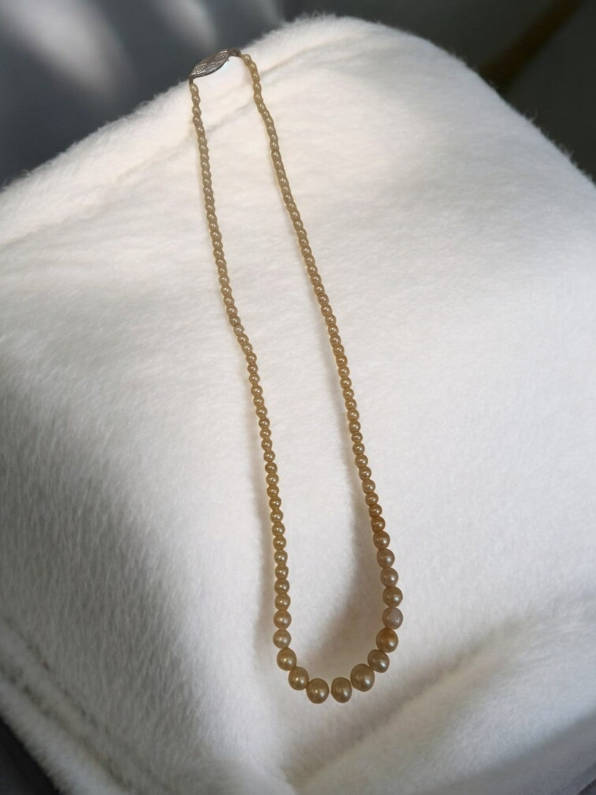 Collier perles beige ancien vintage rétro, bijou fantaisie d'occasion