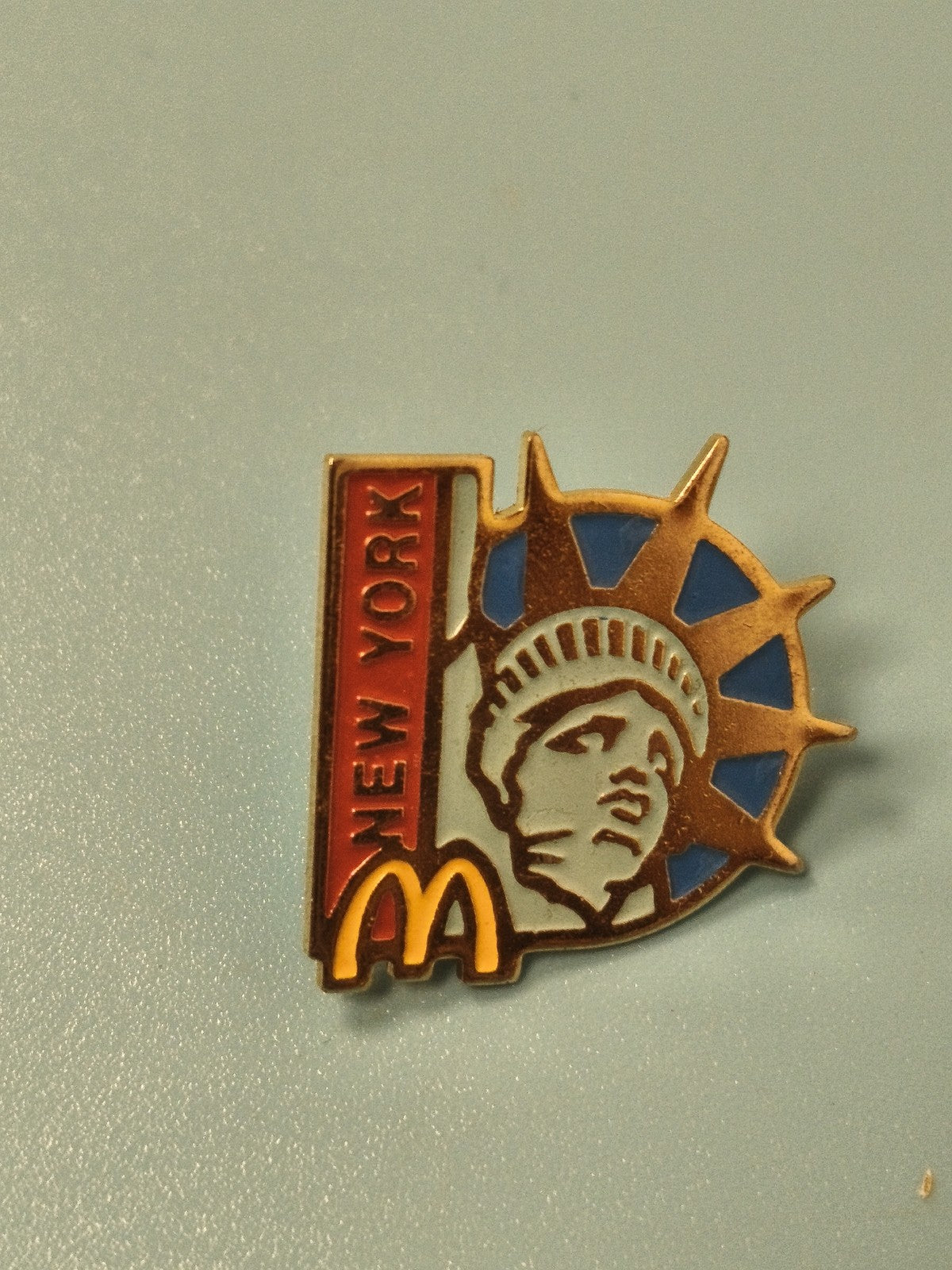 Vintage pin's McDonald's New York Statue de la Liberté emblème doré