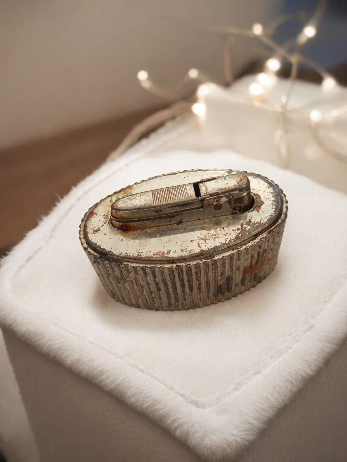 Briquet de table ancien vintage ovale finition métal patiné gros modèle à collec