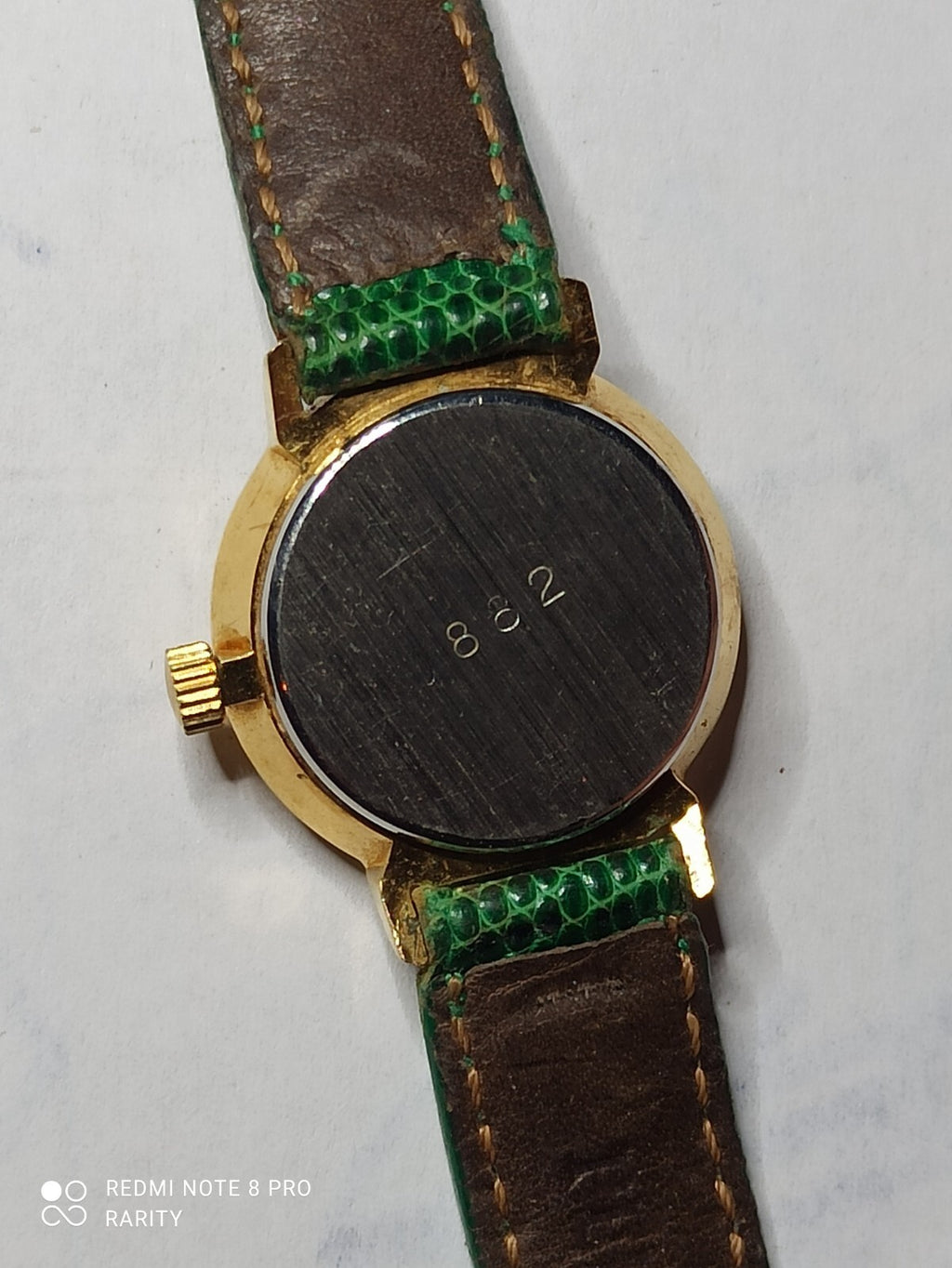 Montre femme Slava vintage quartz cadran doré bracelet vert élégant rétro