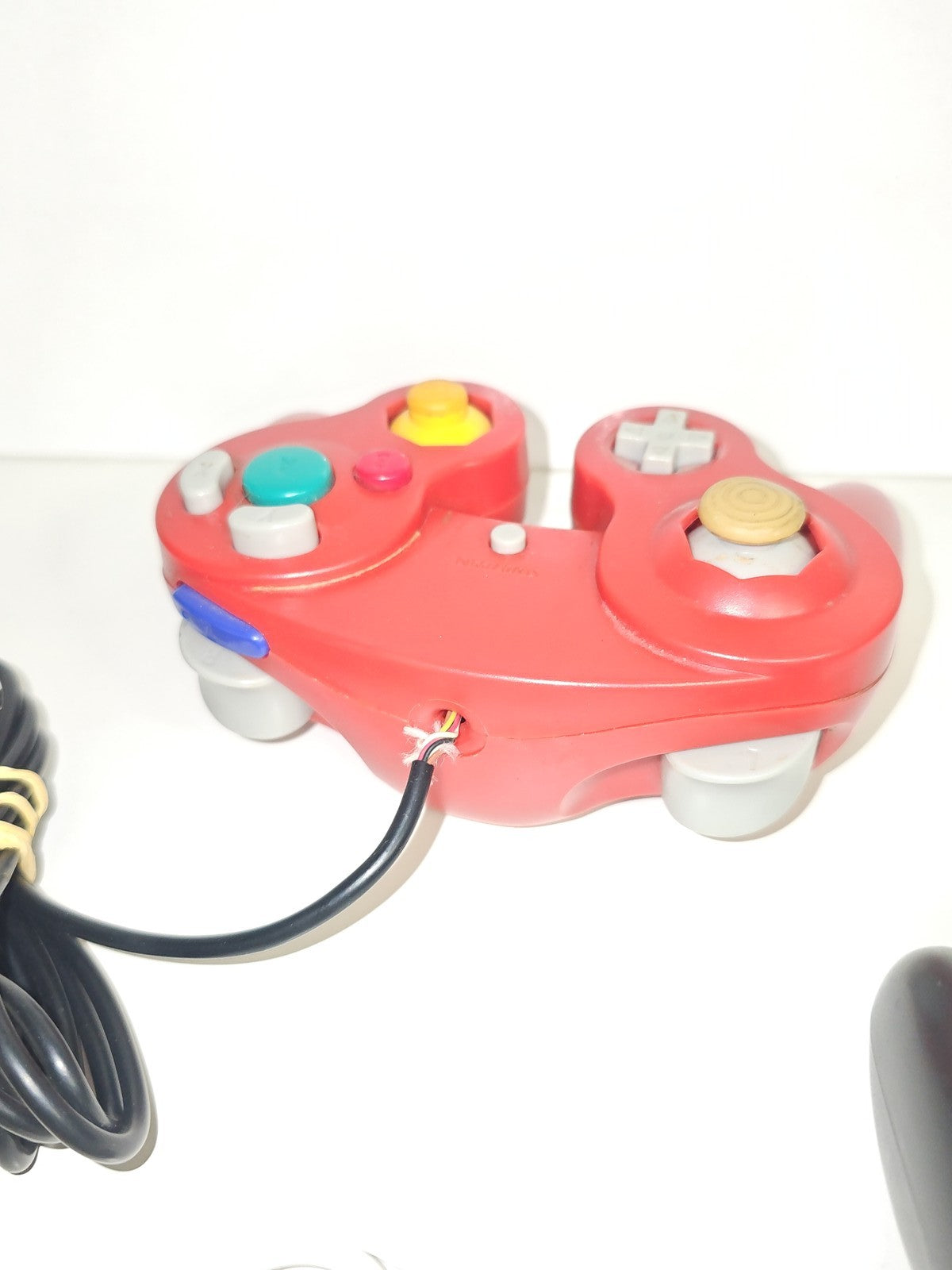 Lot 3 manettes filaires compatibles Gamecube génériques non testées en l'état
