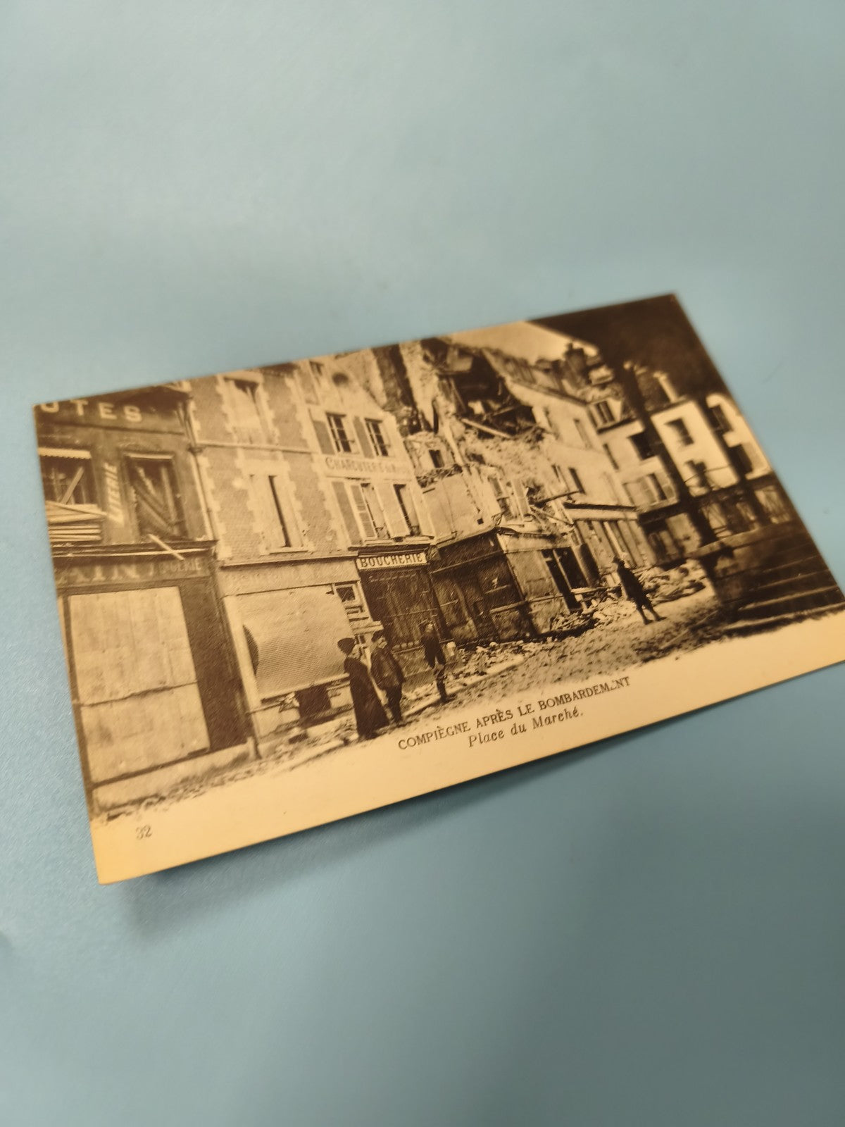 Ancienne carte postale animée Compiègne bombardement Place du Marché vintage