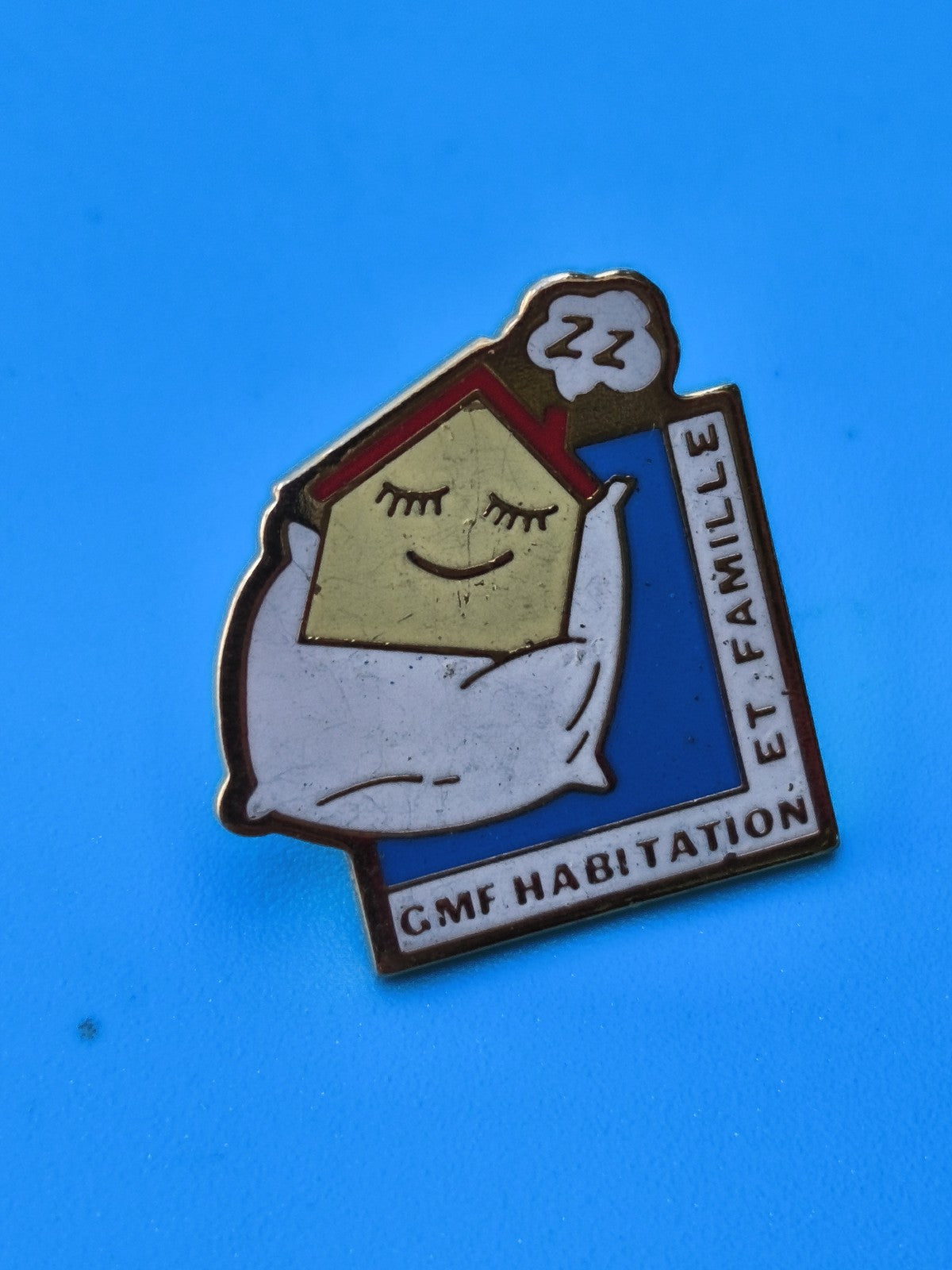 Pin's vintage GMF Habitation et Famille maison endormie collection badge