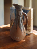 Vase ancien Provence signé, grès émaillé brun, anse sculptée, signature mystérie