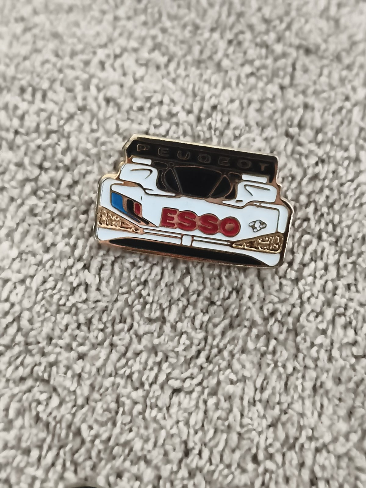 Pin's Peugeot Esso vintage voiture course émaillé sport auto (Ref 3)