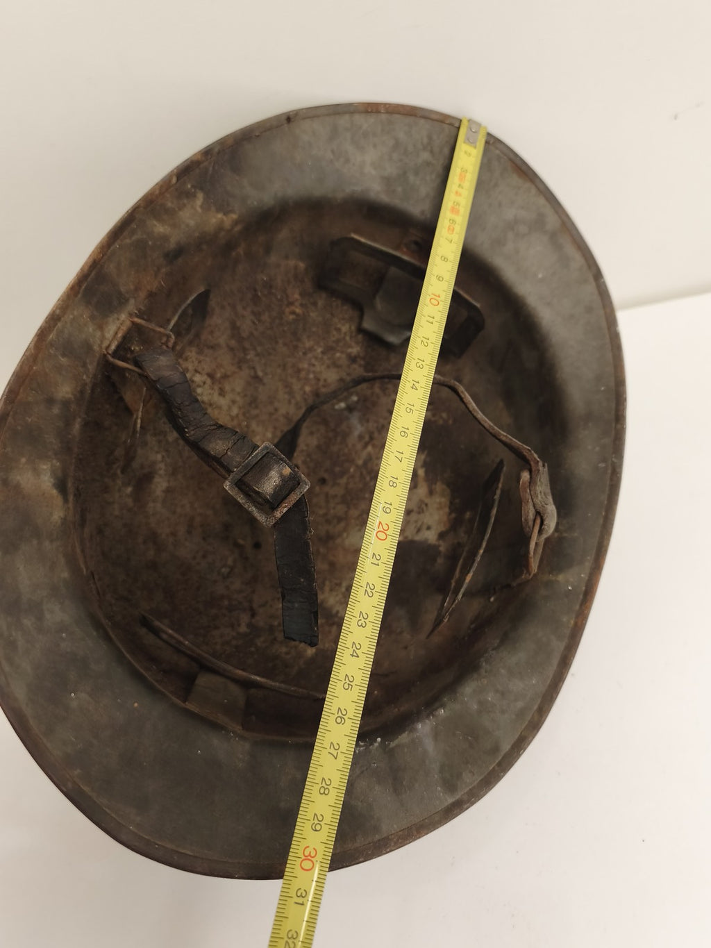 Casque Adrian ancien WW1 militaire, finition sombre, casque français 14-18