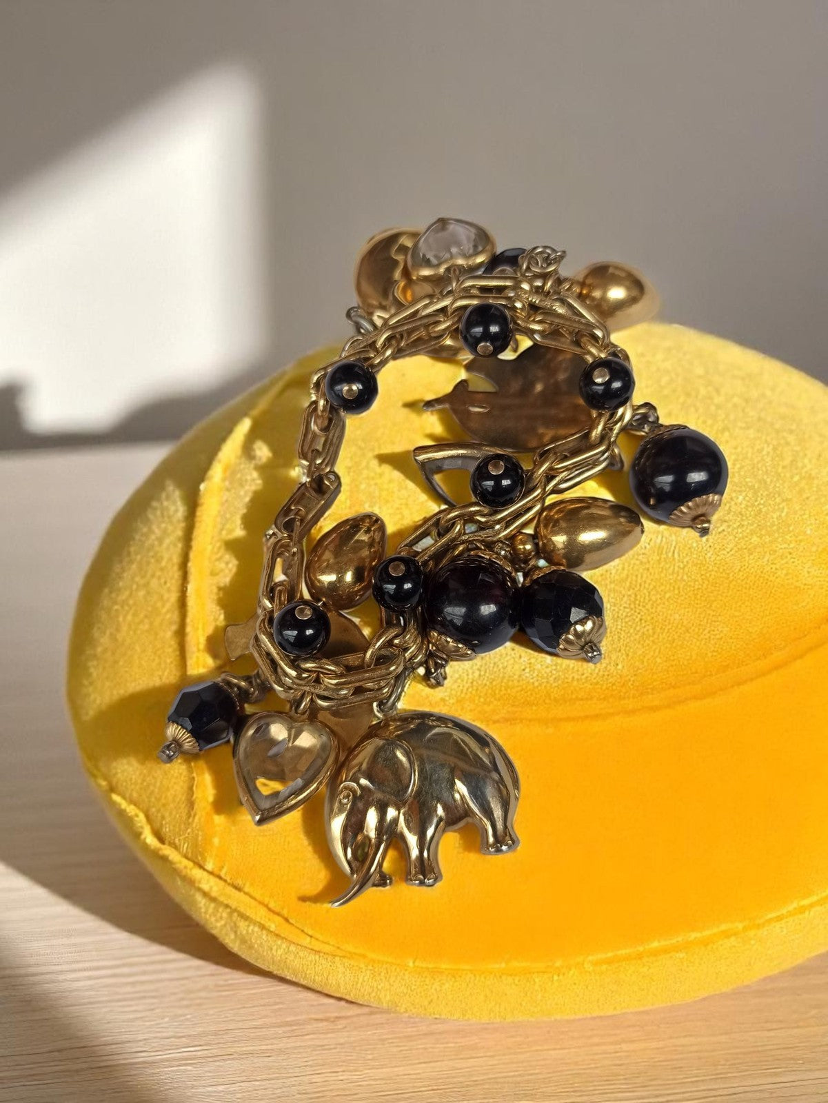 Bracelet vintage doré charms éléphant perles noires rétro ethnique accessoire