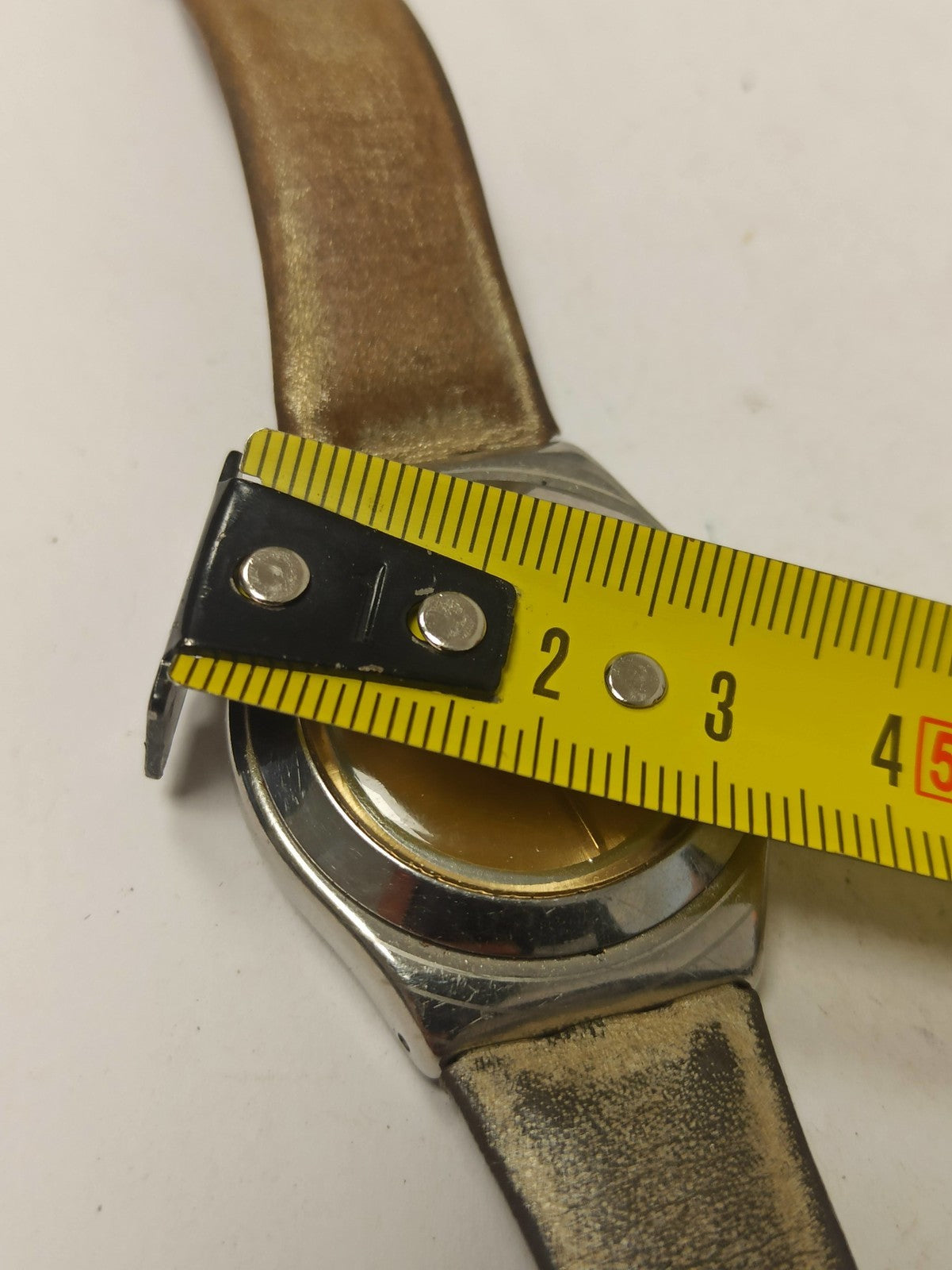 Montre Swatch Irony homme vintage, cadran doré, bracelet aspect métallisé