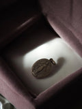 Médaille religieuse vintage ovale Vierge Miraculeuse, finition métallique ancien