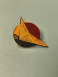 Vintage pin's lycée Perrin Marseille triangle émaillé jaune et rouge rare