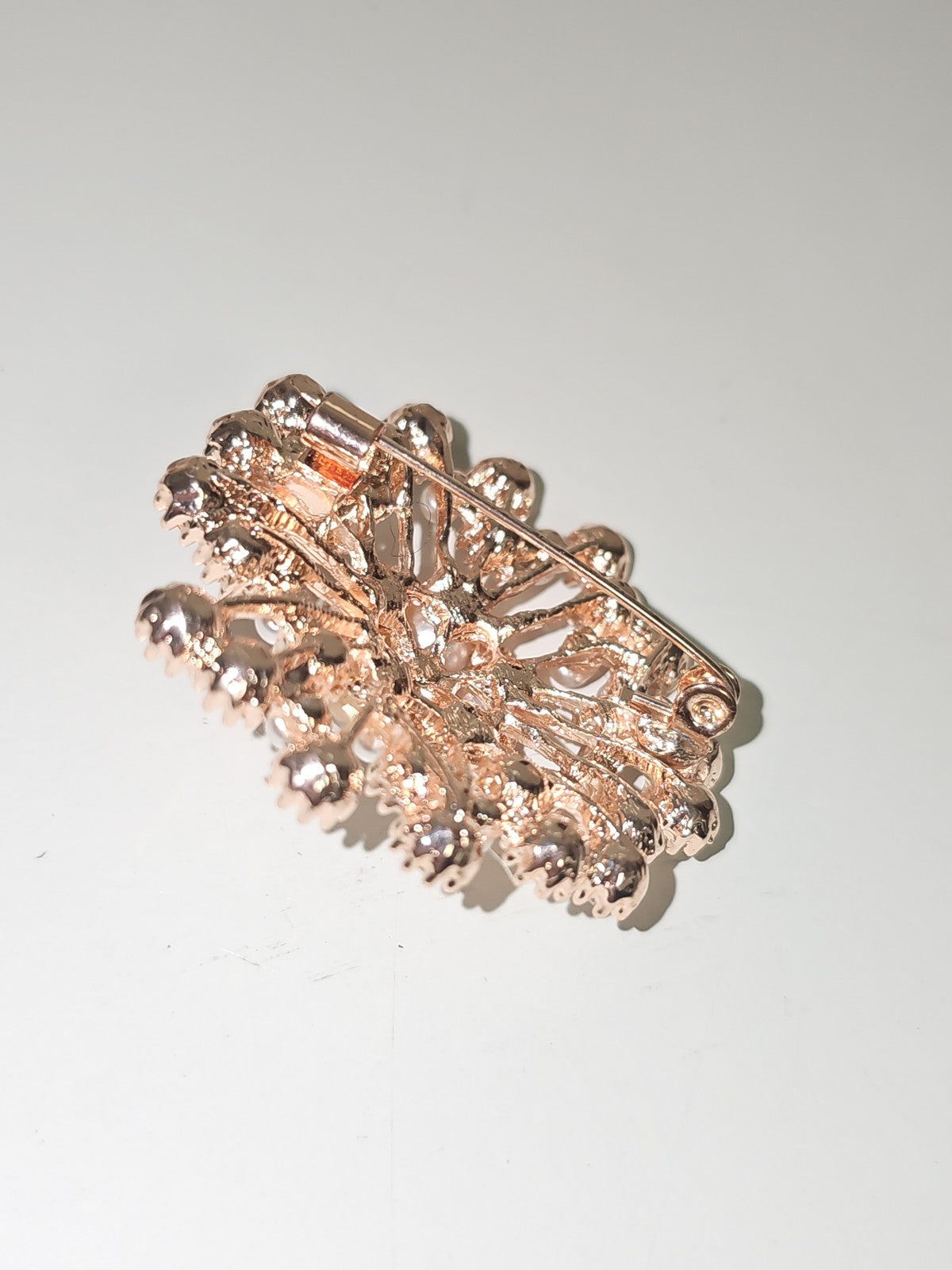 Broche vintage rétro ancienne fantaisie, bijou décoratif original pour collectio