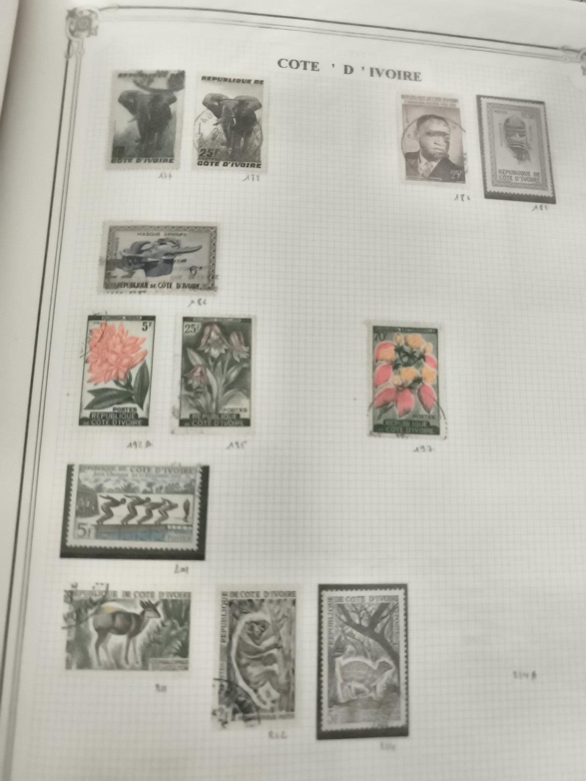 Timbres Côte d'Ivoire animaux fleurs personnages oblitérés philatélie
