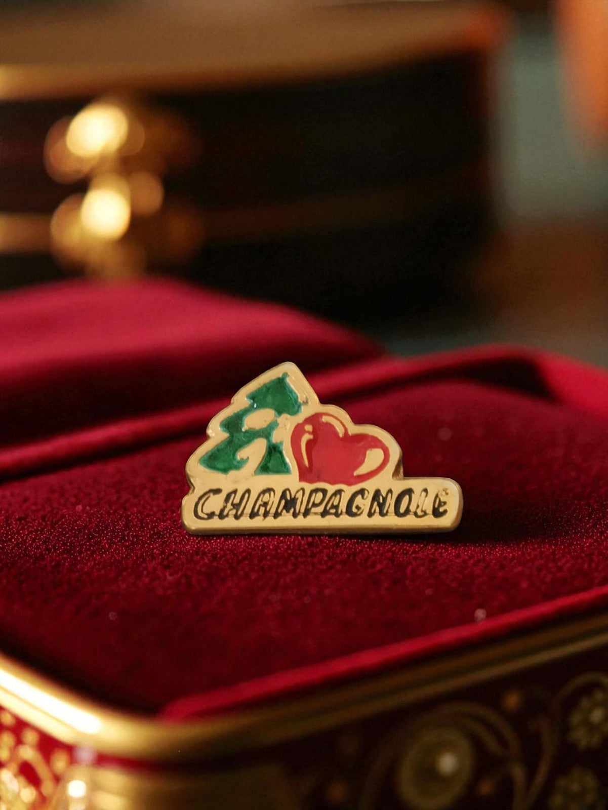 Pin's publicitaire vintage CHAMPAGNOLE édition limitée, motif sapin c?ur
