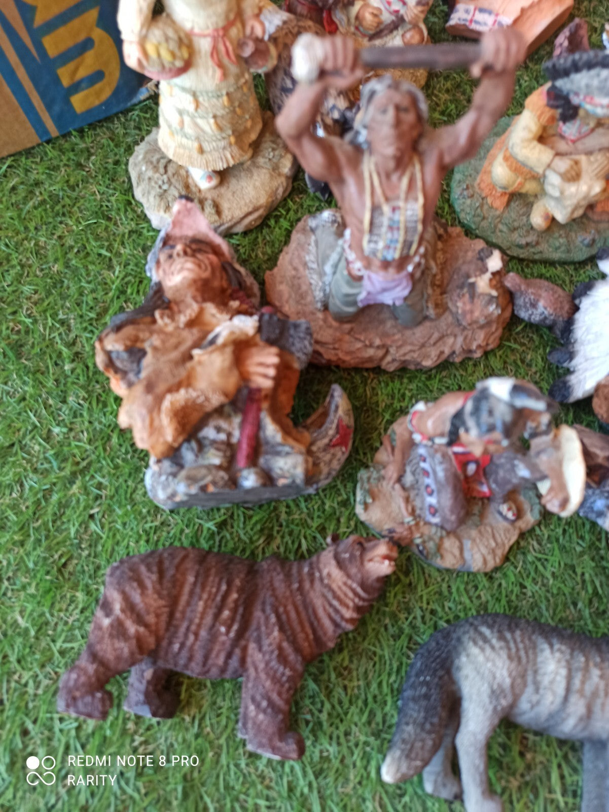 Figurines décoratives Indiens résine artisanat, lot statuettes chef loup ours