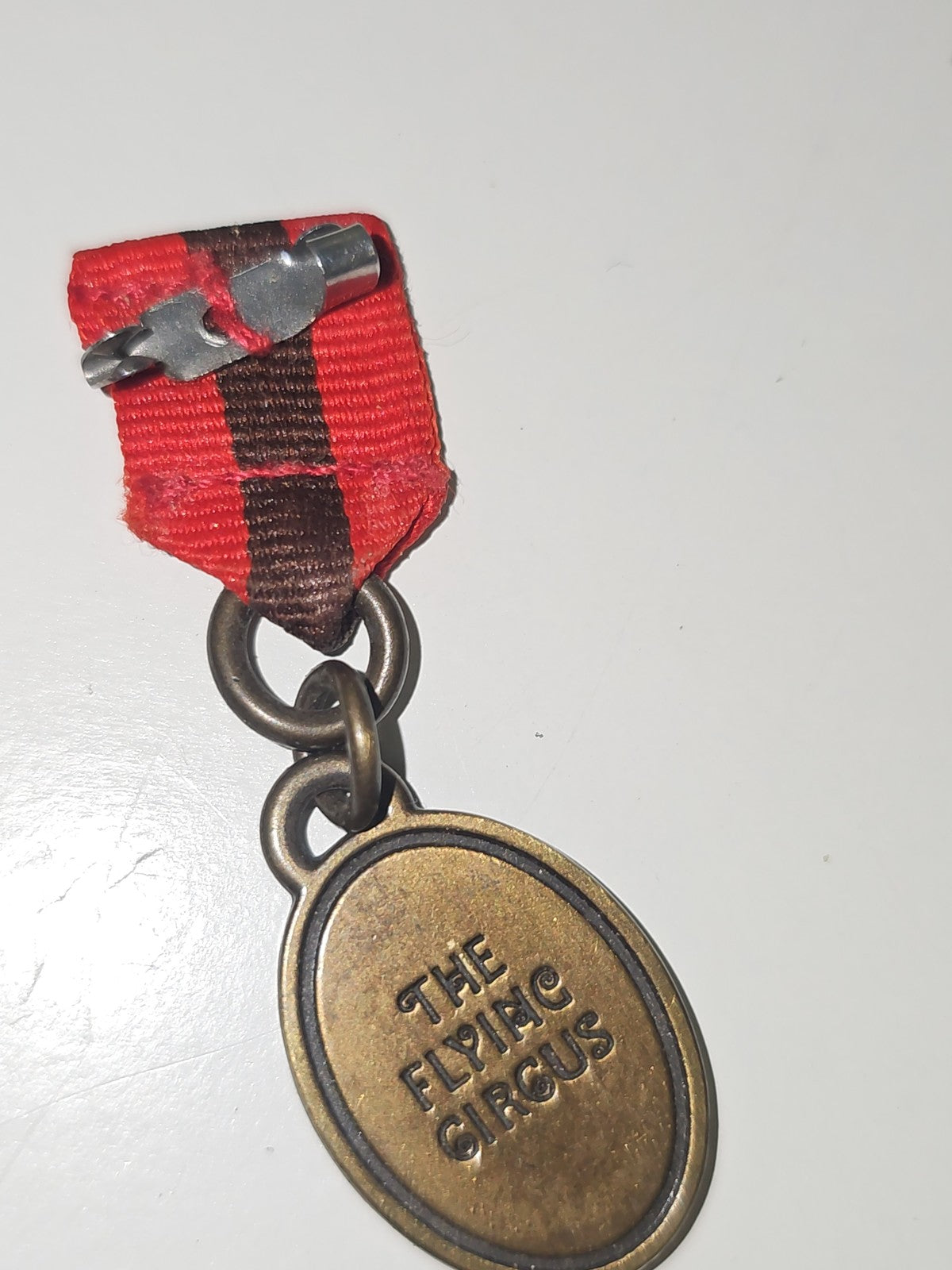 Médaille ancienne The Flying Circus vintage, petit format, objet rétro collectio