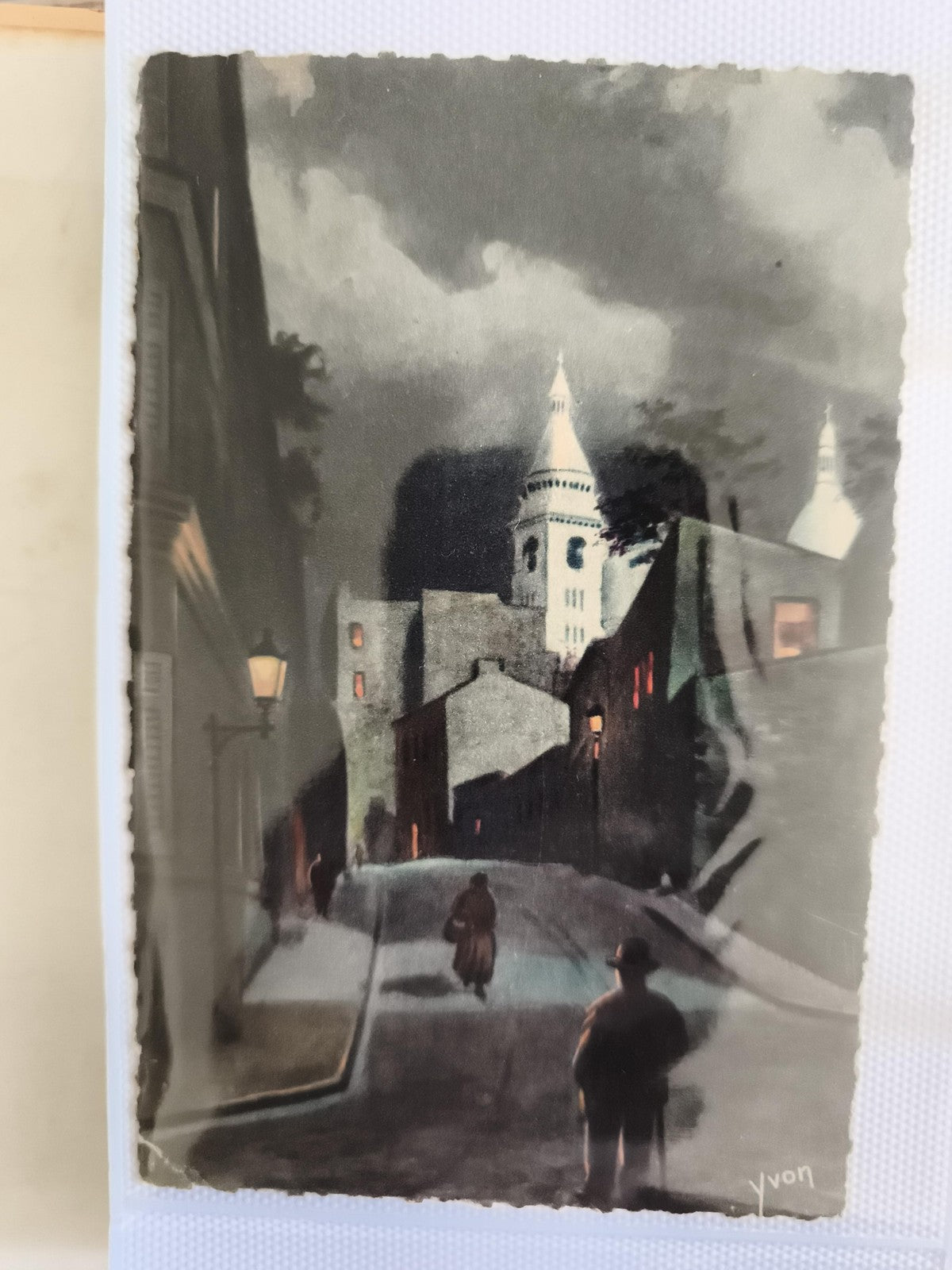 CPA Paris Montmartre Sacré-Cœur nuit illustrée Yvon carte postale ancienne