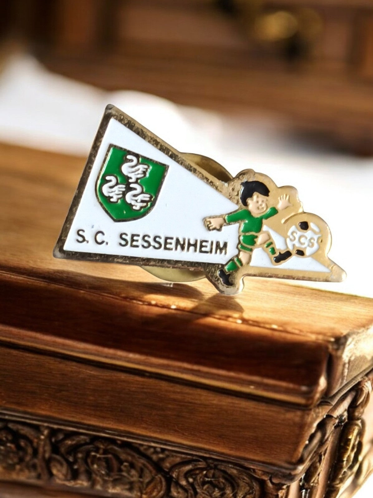 Pin's vintage football S.C. Sessenheim émaillé blason joueur ancien